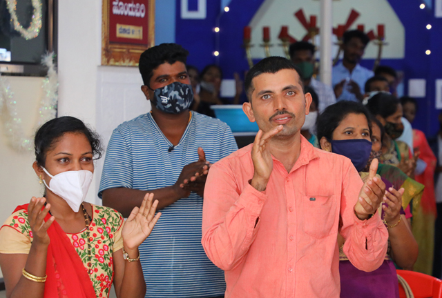 Grace Ministry Celebrates Christmas 2021 with Pomp and Grandeur on 17th Friday, December at its Prayer centre in Valachil, Mangalore. Hundreds gathered at the program and celebrated Xmas with Bro Andrew Richard and family.  